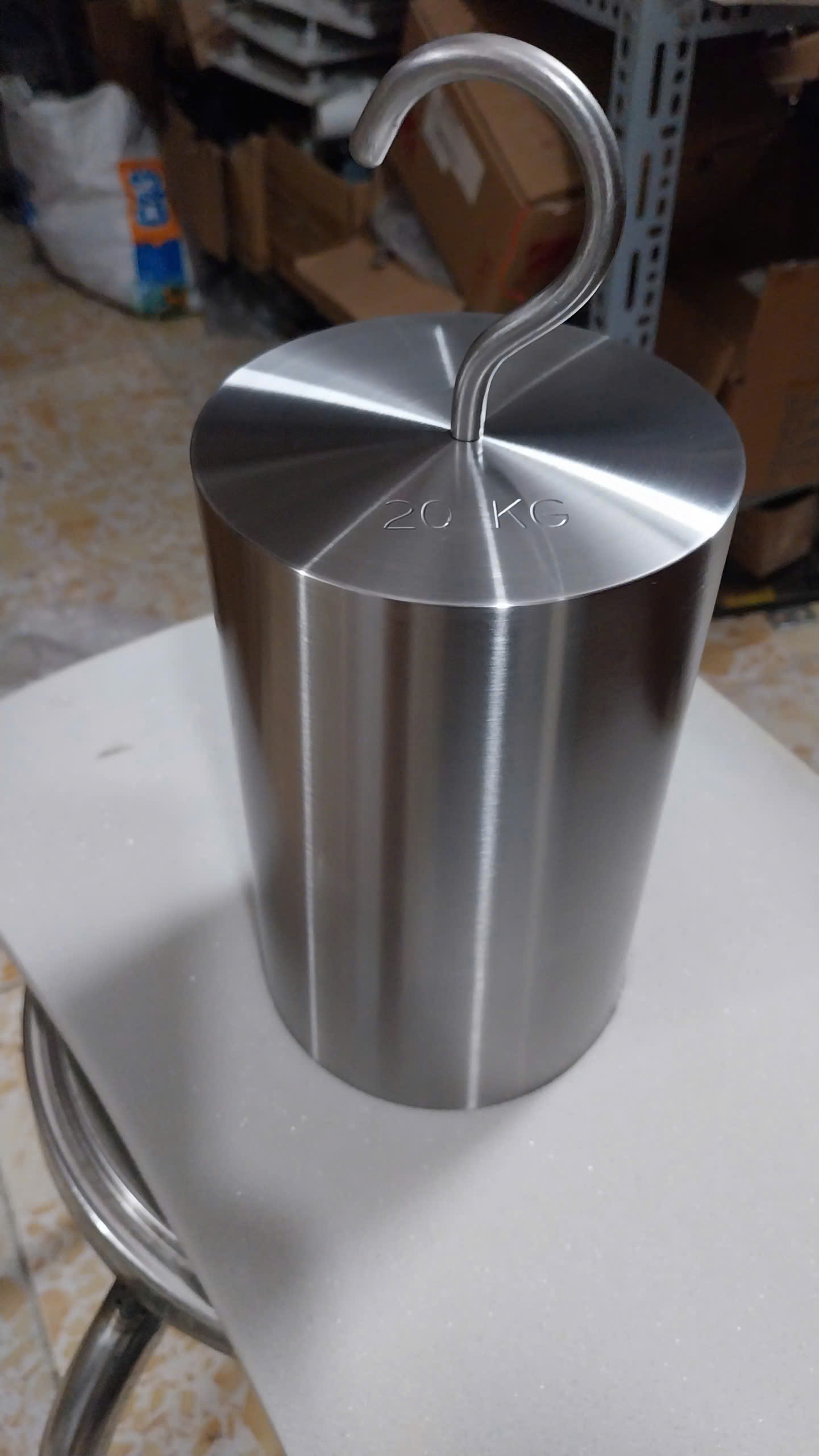 Quả Cân Chuẩn M1 20KG Có Móc Treo 1